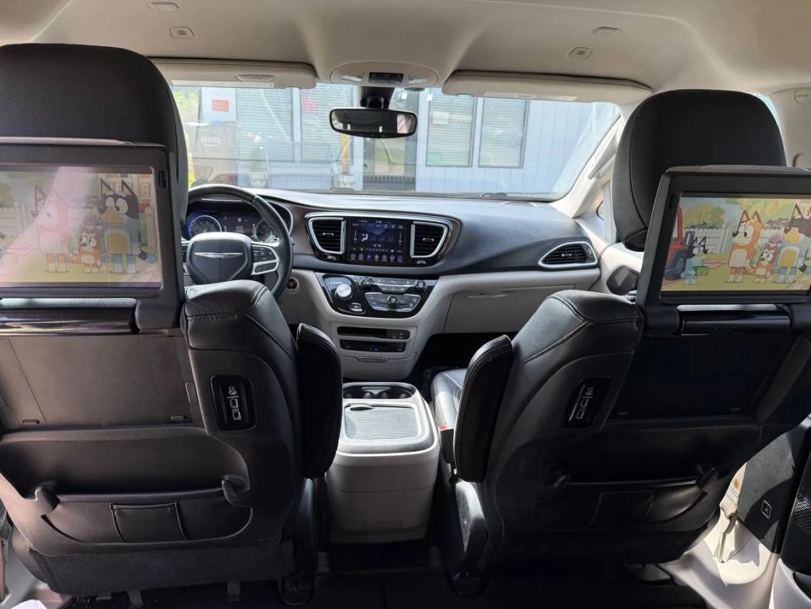 2018 Chrysler Pacifica Touring L Plus Minivan 4D Cincinnati OH