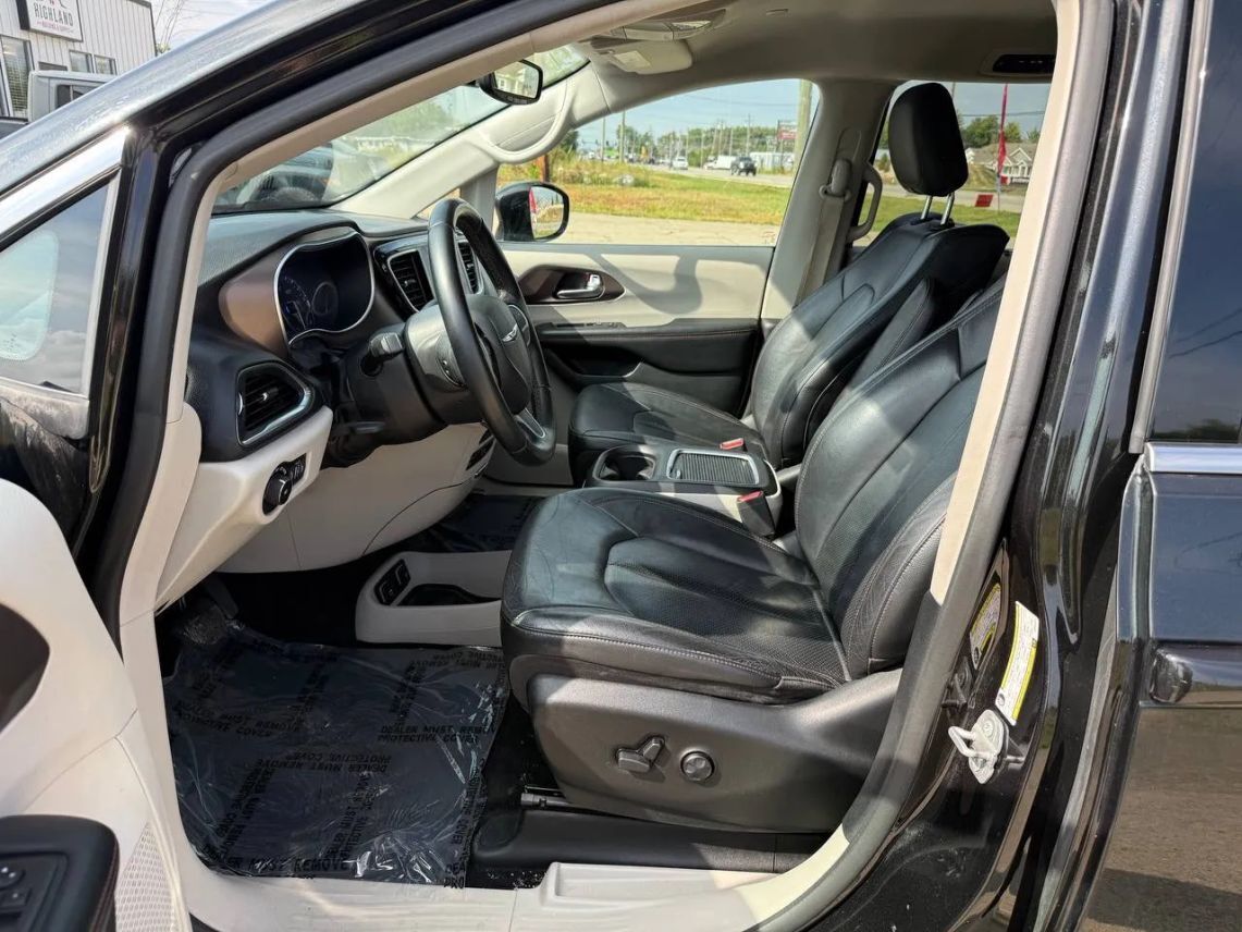 2018 Chrysler Pacifica Touring L Plus Minivan 4D Cincinnati OH