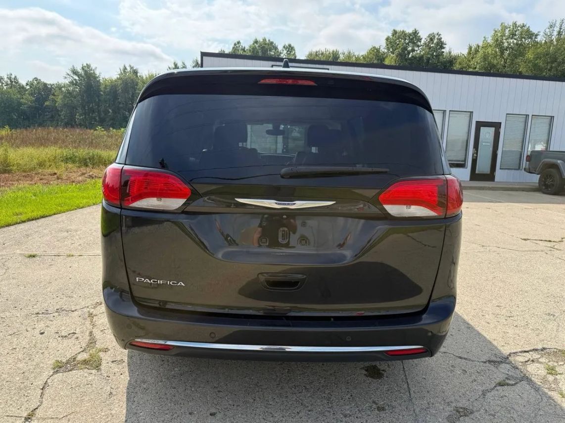2018 Chrysler Pacifica Touring L Plus Minivan 4D Cincinnati OH