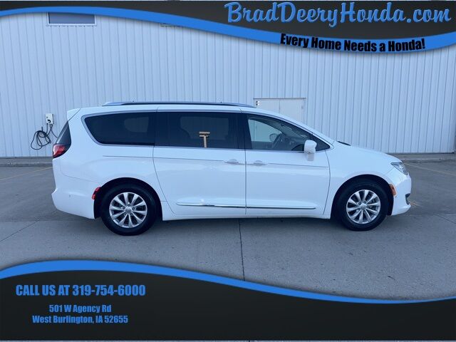 2018 Chrysler Pacifica Touring L Plus's photo