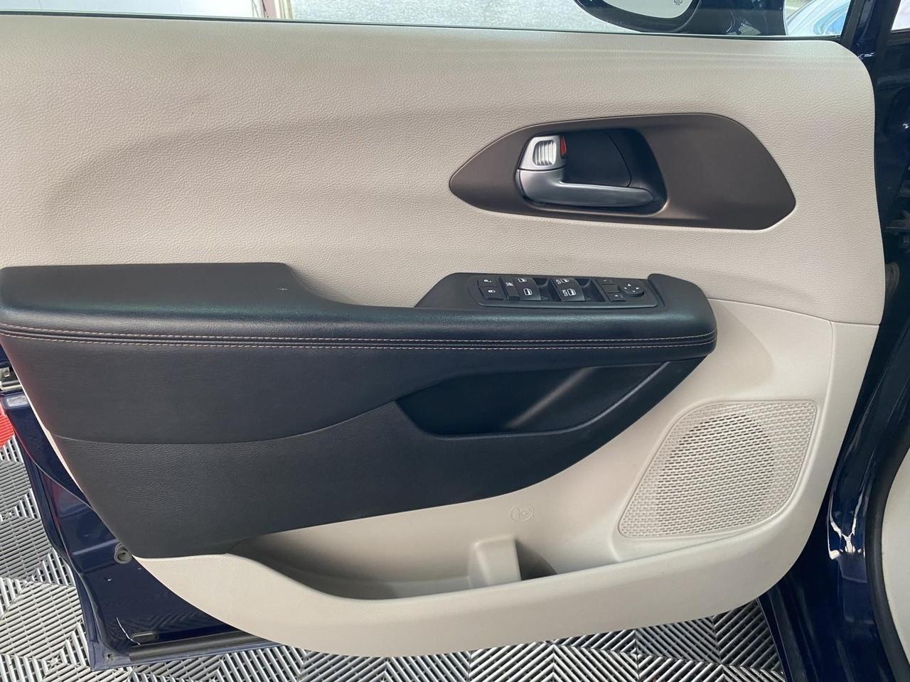 2018 Chrysler Pacifica Touring L Richmond Hill NY