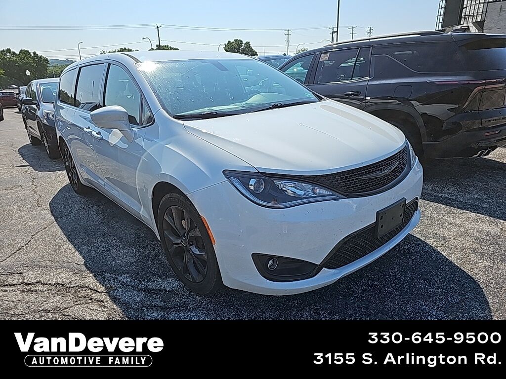 2018 Chrysler Pacifica Touring Plus Akron OH