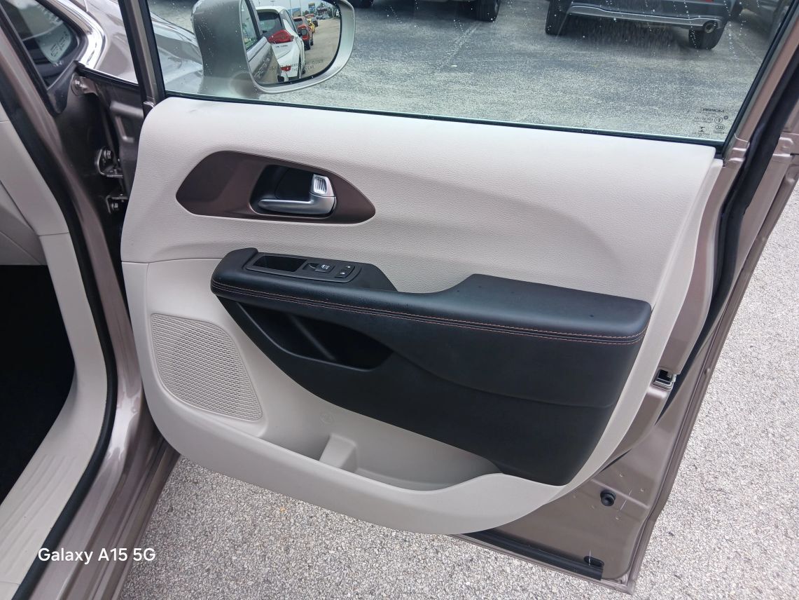 2018 Chrysler Pacifica Touring Plus Minivan 4D Maitland FL