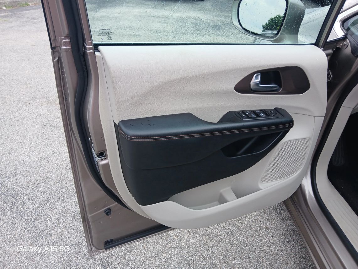 2018 Chrysler Pacifica Touring Plus Minivan 4D Maitland FL