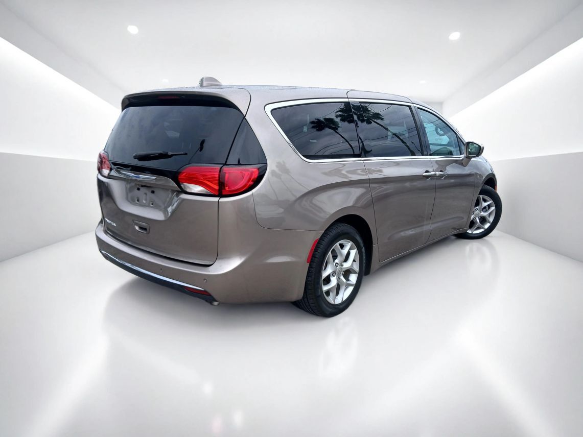 2018 Chrysler Pacifica Touring Plus Minivan 4D Maitland FL