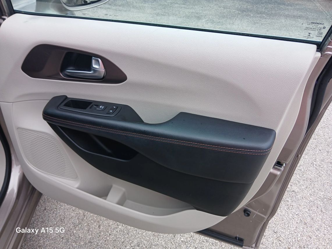 2018 Chrysler Pacifica Touring Plus Minivan 4D Maitland FL