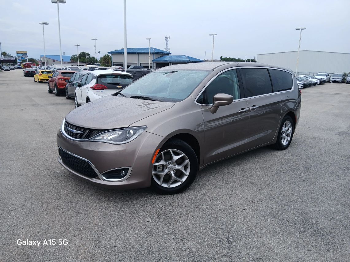 2018 Chrysler Pacifica Touring Plus Minivan 4D