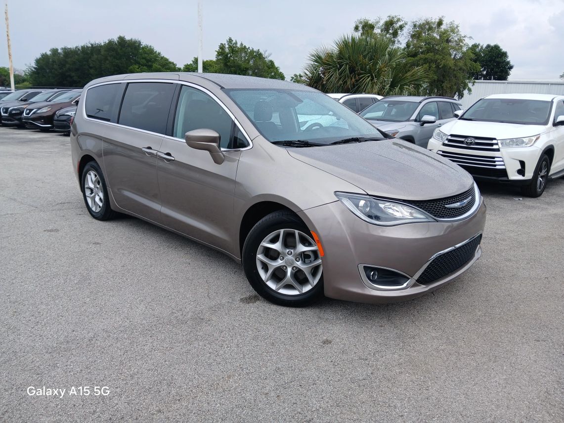 2018 Chrysler Pacifica Touring Plus Minivan 4D
