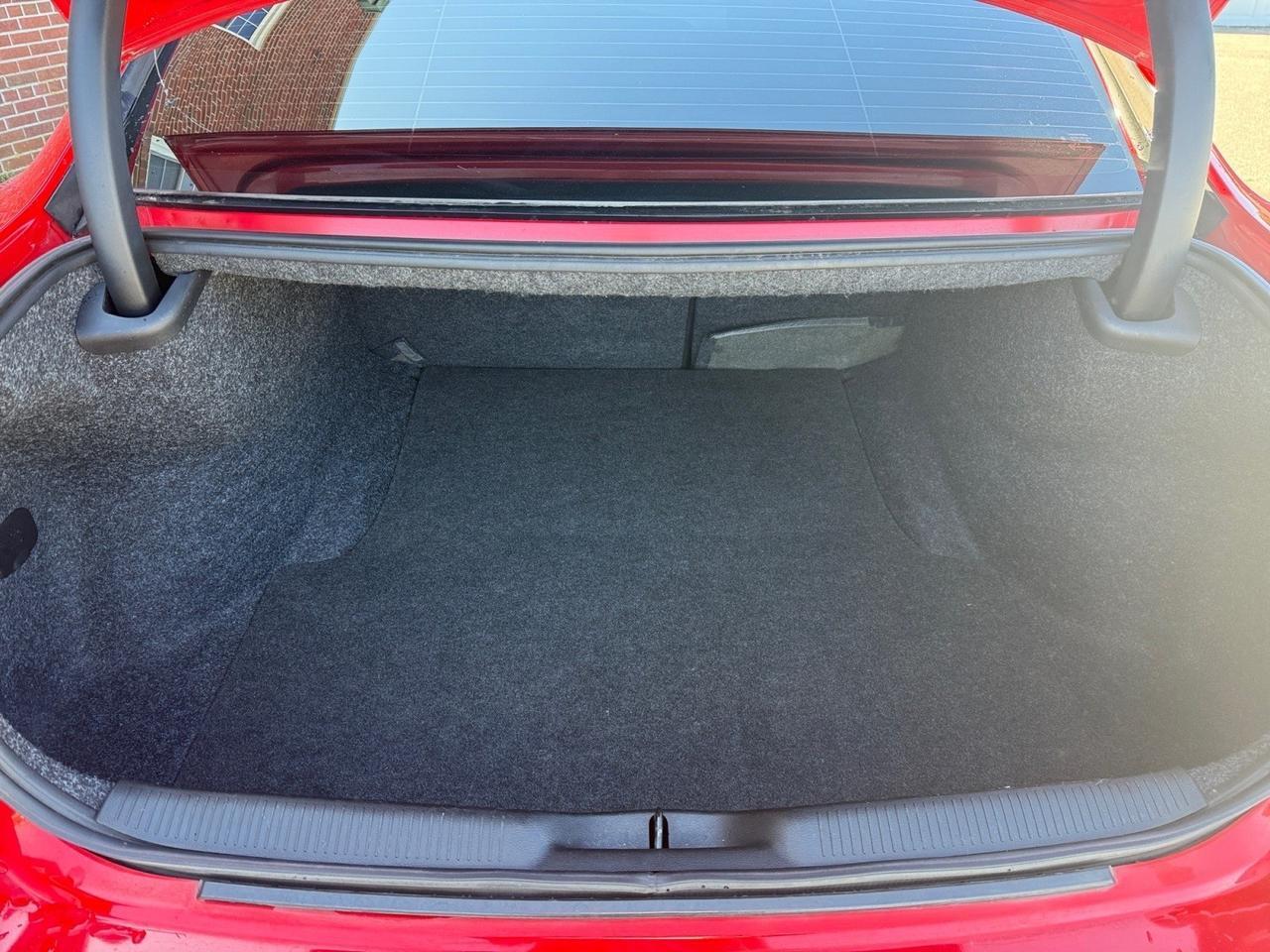 2018 Dodge Charger SXT Plus, APPLE CARPLAY/ANDROID AUTO, UNIVERSAL GARAGE DOOR OPENER, HEATED/VENTILATED SEATS, HEATED STEERING WHEEL, HEATED REAR SEATS, NAVIGATION, BACKUP CAMERA, REMOTE START, POWER/HEATED MIRRORS, CLEAN CARFAX, COME AND TEST DRIVE THIS DODGE CHARGER Norfolk VA