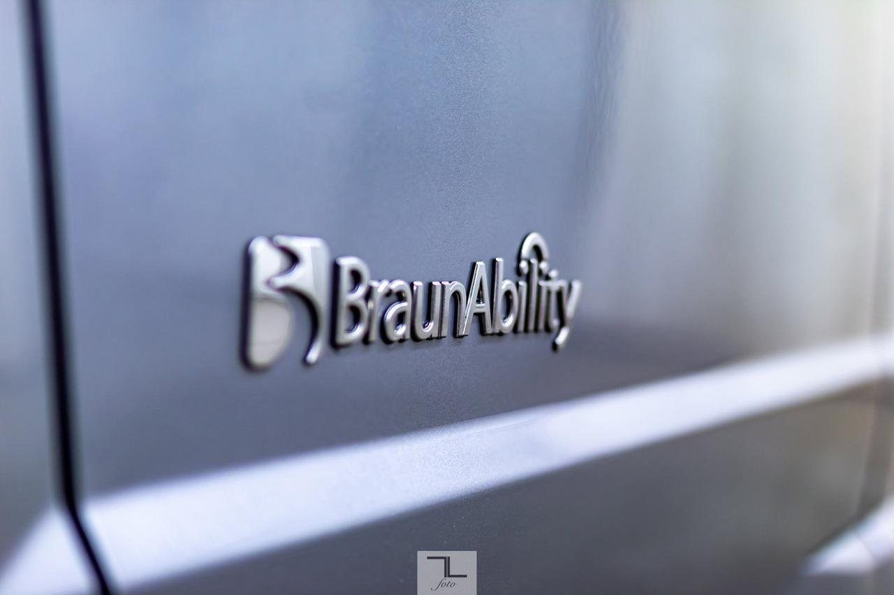 2018 Dodge Grand Caravan SE Plus Braun Ability Wheelchair Lift BCam Red Deer AB