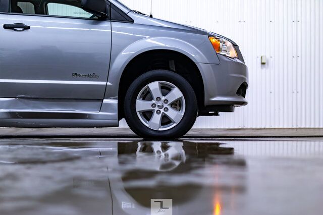 2018 Dodge Grand Caravan SE Plus Braun Ability Wheelchair Lift BCam Red Deer AB