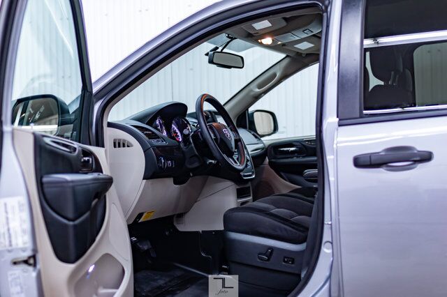 2018 Dodge Grand Caravan SE Plus Braun Ability Wheelchair Lift BCam Red Deer AB