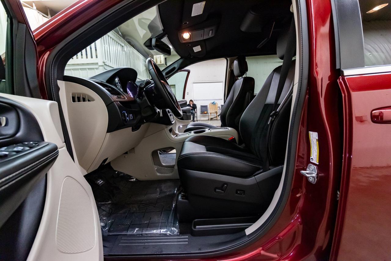 2018 Dodge Grand Caravan SXT Premium Plus Nav DVD BCam Red Deer AB