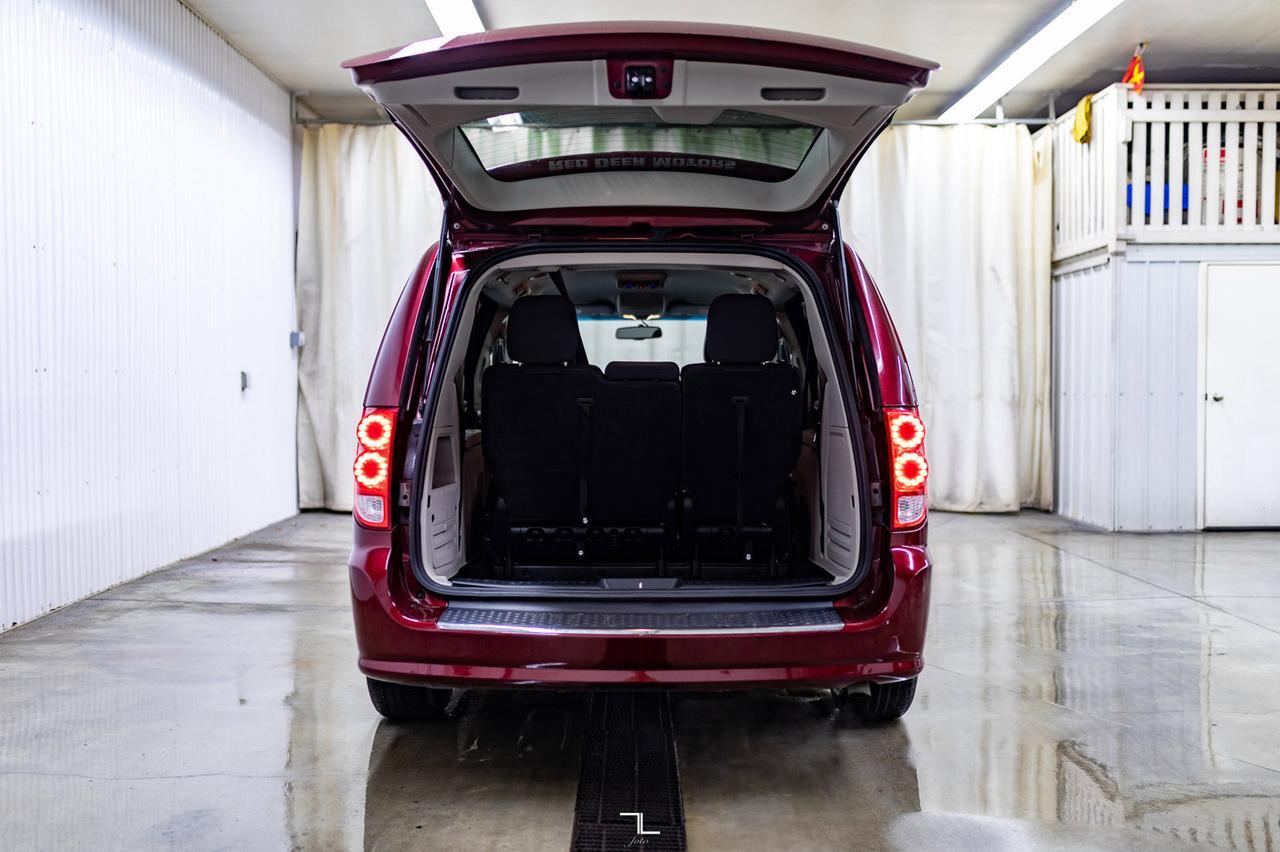 2018 Dodge Grand Caravan SXT Stow N' Go Red Deer AB