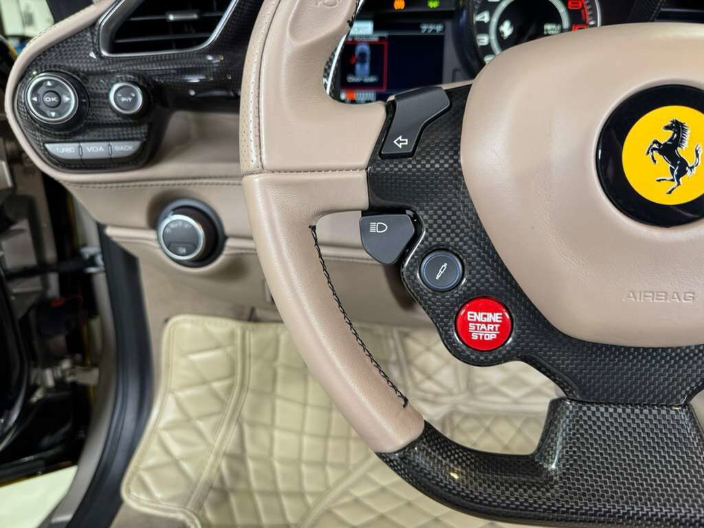 2018 Ferrari 488 Spider Nuovo Grigio Ingrid paint, Tortora interior, gold brake calipers, carbon galore AND MUCH MORE!! Fort Lauderdale FL