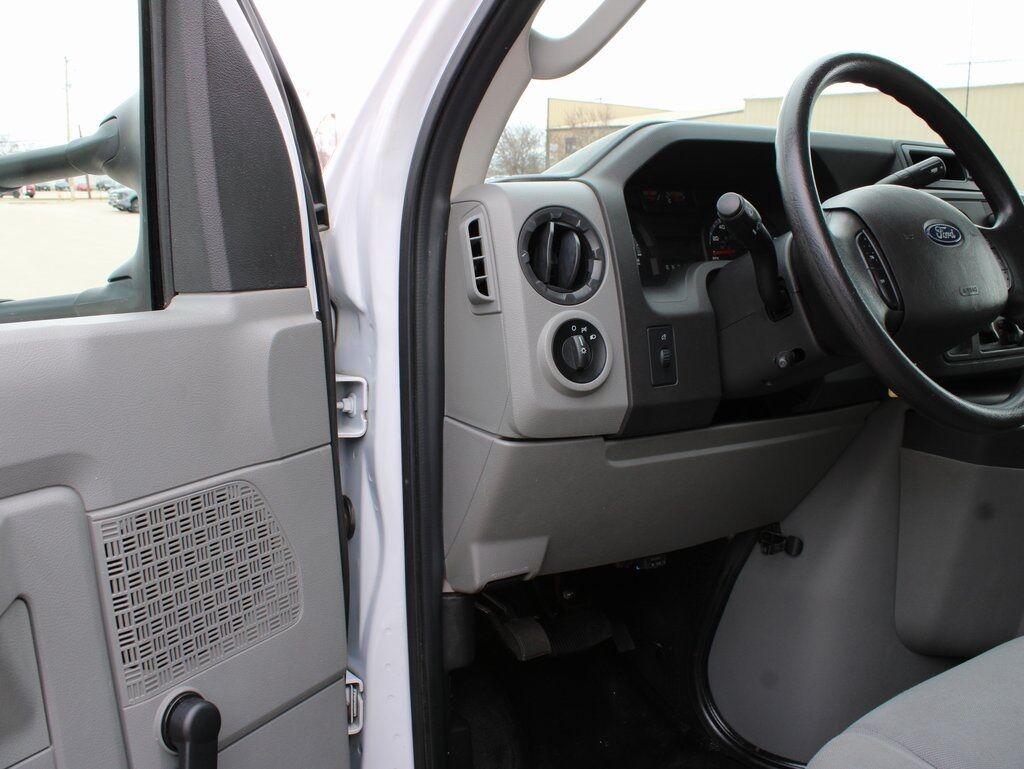 2018 Ford E-350SD Cutaway RWD DRW Fond du Lac WI