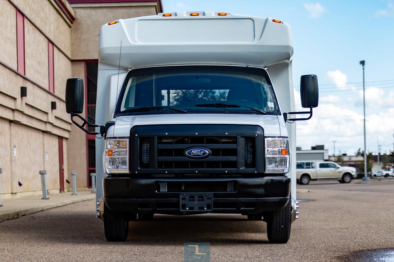 2018 Ford E-450 Cutaway Bus 7 Passenger Wheelchair Lift Red Deer AB