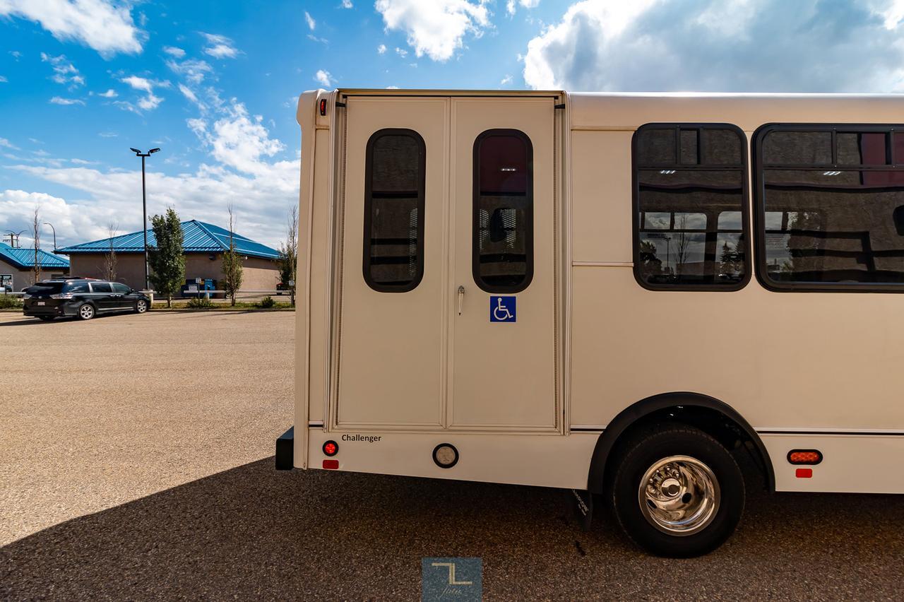 2018 Ford E-450 Cutaway Bus 7 Passenger Wheelchair Lift Red Deer AB