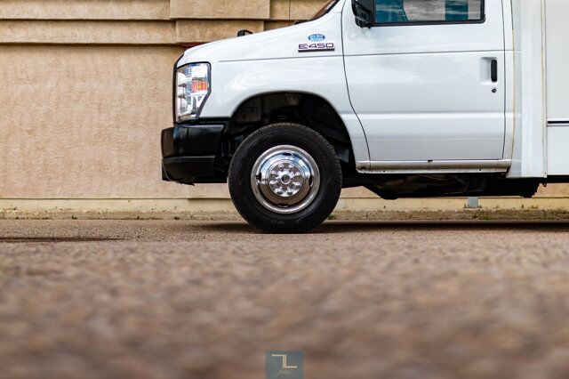 2018 Ford E-450 Cutaway Bus 7 Passenger Wheelchair Lift Red Deer AB