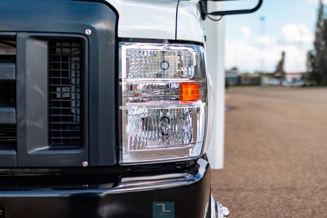 2018 Ford E-450 Cutaway Bus 7 Passenger Wheelchair Lift Red Deer AB