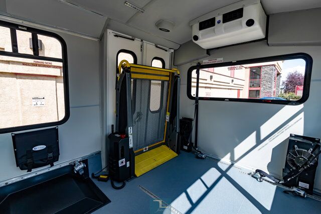 2018 Ford E-450 Cutaway Bus 7 Passenger Wheelchair Lift Red Deer AB