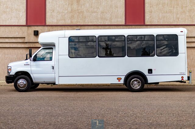 2018 Ford E-450 Cutaway Bus 7 Passenger Wheelchair Lift Red Deer AB