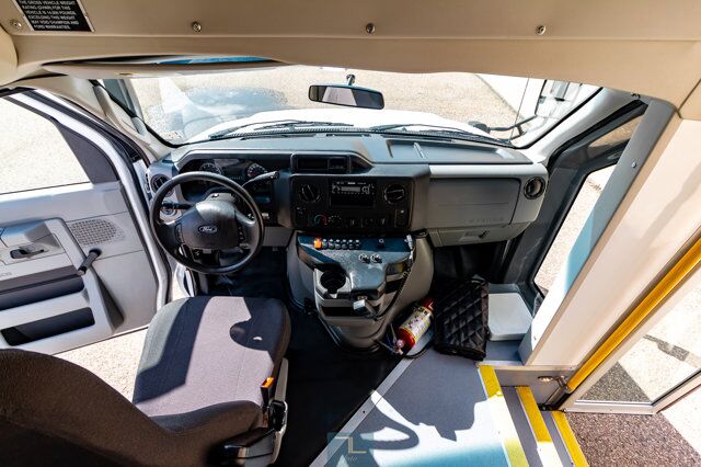 2018 Ford E-450 Cutaway Bus 7 Passenger Wheelchair Lift Red Deer AB