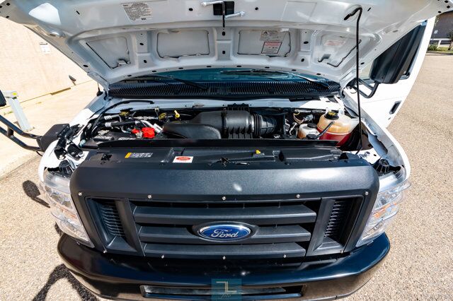 2018 Ford E-450 Cutaway Bus 7 Passenger Wheelchair Lift Red Deer AB