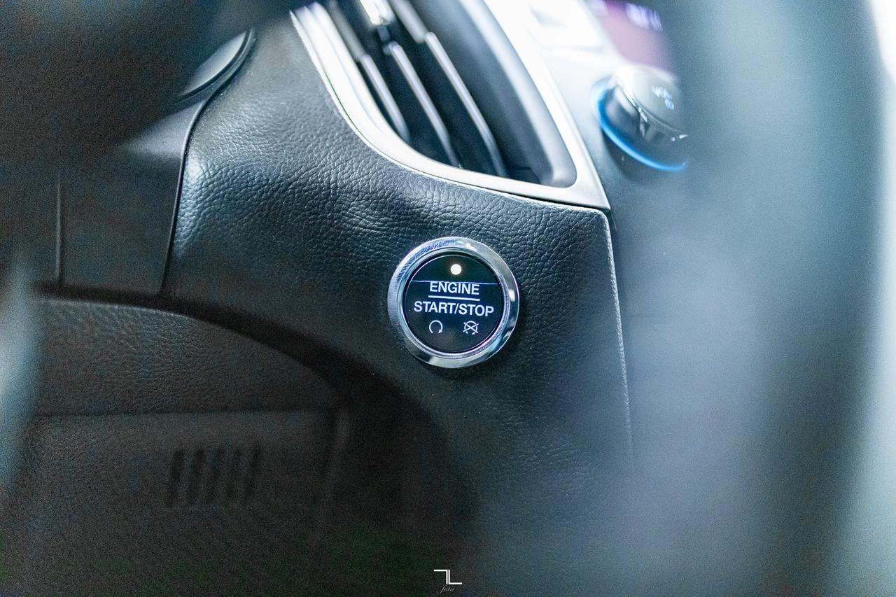 2018 Ford Edge AWD SEL PSeat BCam Red Deer AB