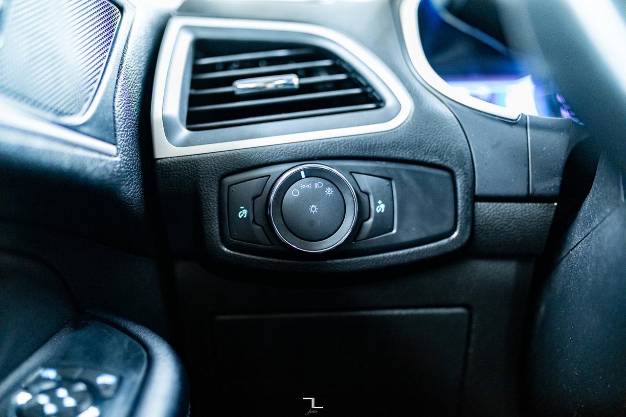 2018 Ford Edge AWD SEL Roof Nav BCam Red Deer AB