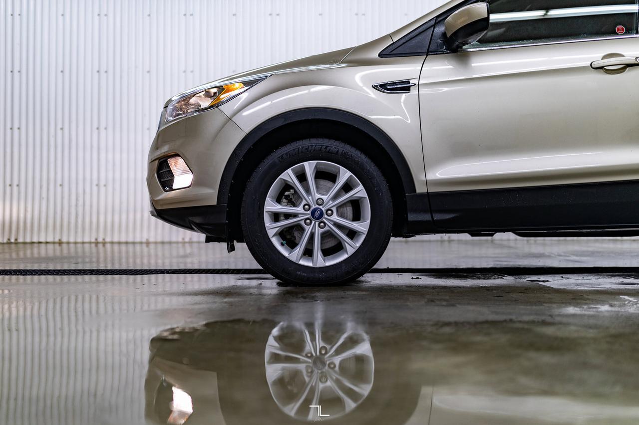 2018 Ford Escape AWD SE BCam Red Deer AB