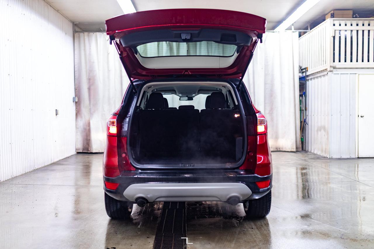 2018 Ford Escape AWD SE Nav BCam Red Deer AB