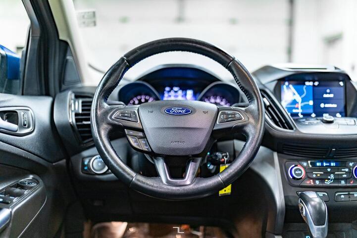 2018 Ford Escape AWD SEL Leather Roof Nav BCam Red Deer AB 2018 Ford Escape AWD SEL Leather Roof Nav BCam Red Deer AB