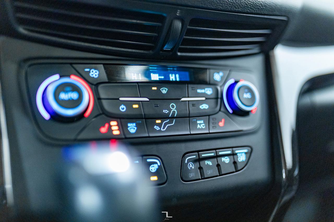 2018 Ford Escape AWD Titanium Leather Roof Nav BCam Red Deer AB