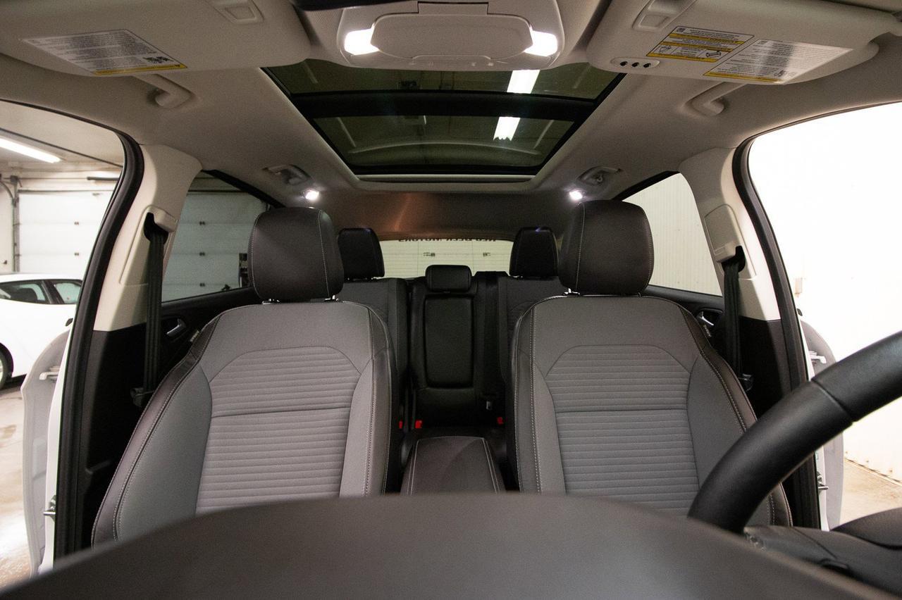 2018 Ford Escape AWD Titanium Roof Nav BCam Red Deer AB