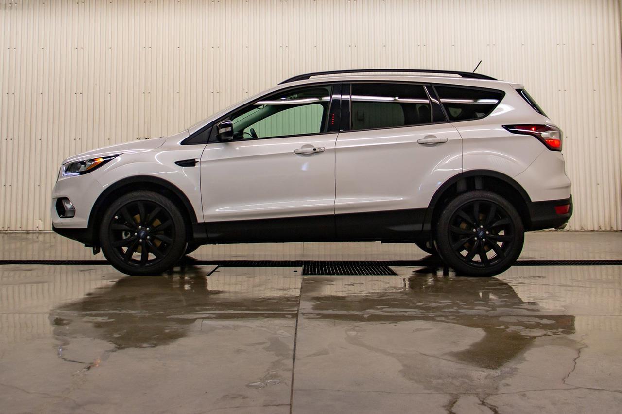 2018 Ford Escape AWD Titanium Roof Nav BCam Red Deer AB