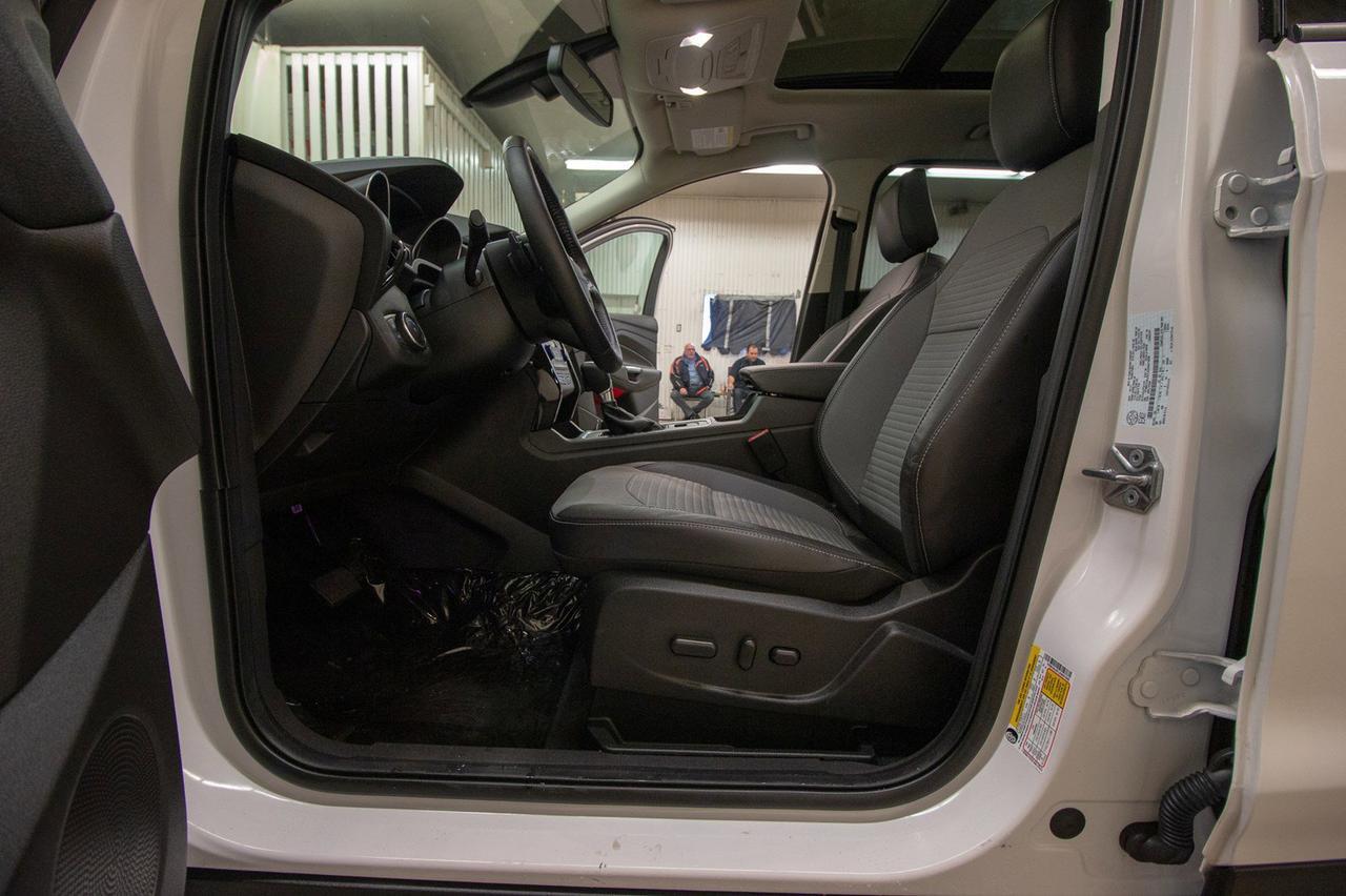 2018 Ford Escape AWD Titanium Roof Nav BCam Red Deer AB