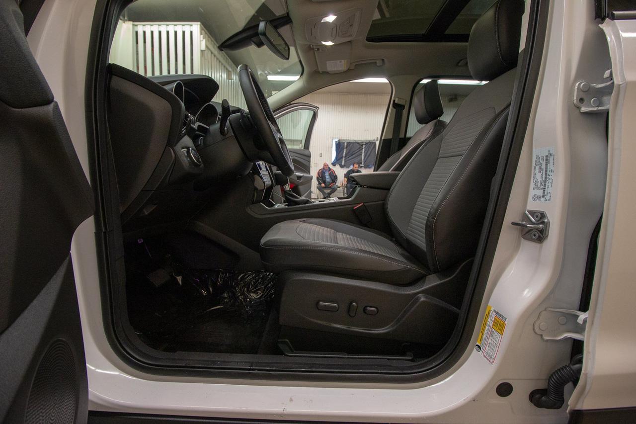 2018 Ford Escape AWD Titanium Roof Nav BCam Red Deer AB