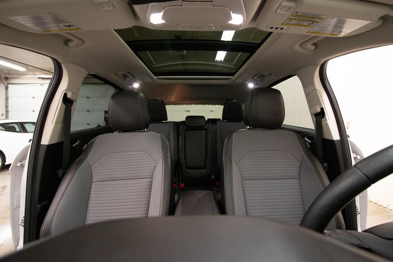 2018 Ford Escape AWD Titanium Roof Nav BCam Red Deer AB