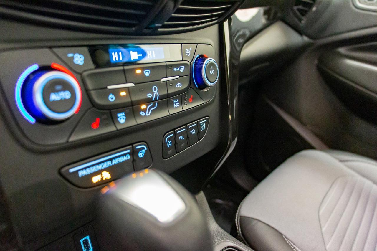 2018 Ford Escape AWD Titanium Roof Nav BCam Red Deer AB