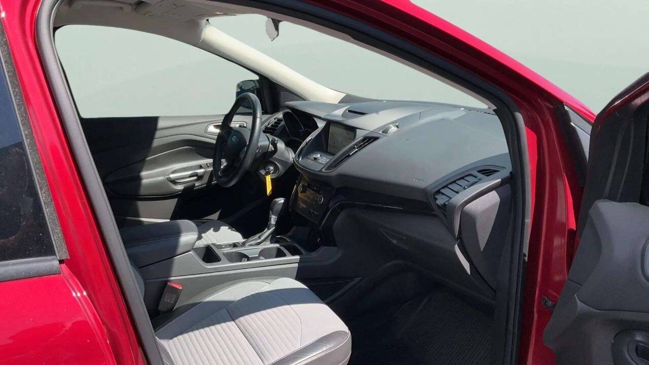 2018 Ford Escape SE 4dr SUV Chesterfield MI