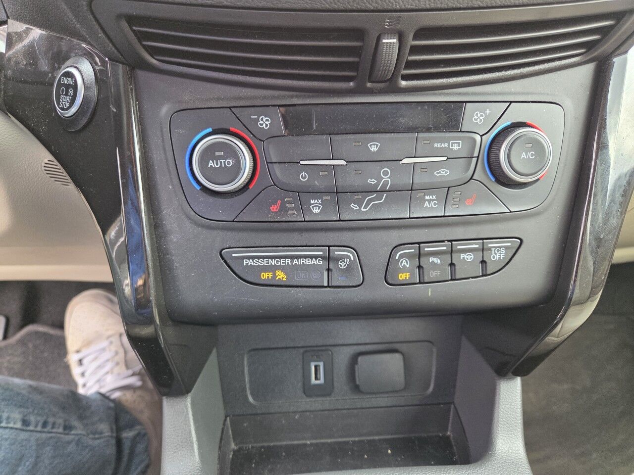 2018 Ford Escape Titanium Charlton MA