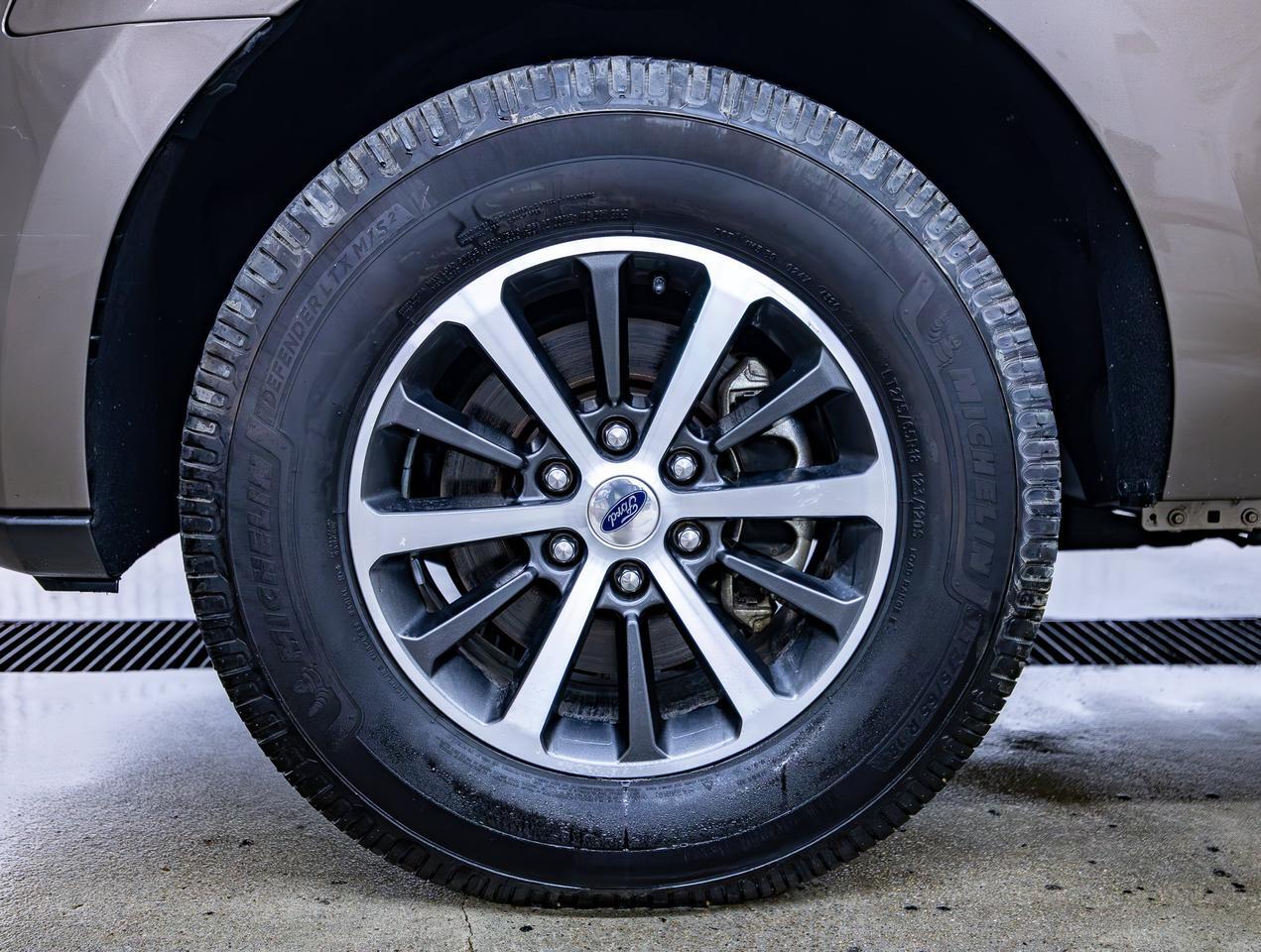 2018 Ford Expedition 4X4 XLT BUCKETS PSEAT Red Deer AB