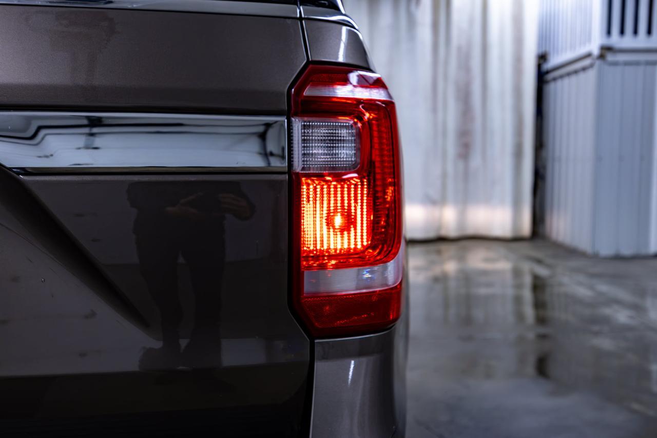 2018 Ford Expedition 4X4 XLT BUCKETS PSEAT Red Deer AB