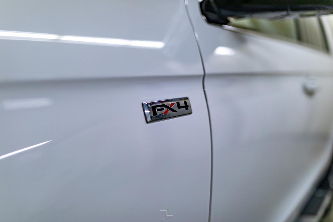 2018 Ford Expedition 4x4 XLT FX4 Leather Roof BCam Red Deer AB