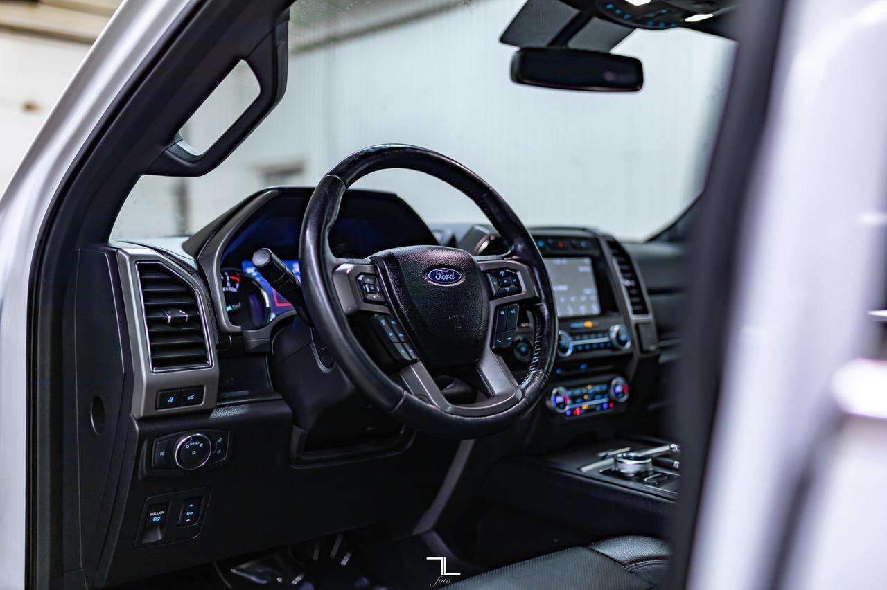 2018 Ford Expedition 4x4 XLT FX4 Leather Roof BCam Red Deer AB