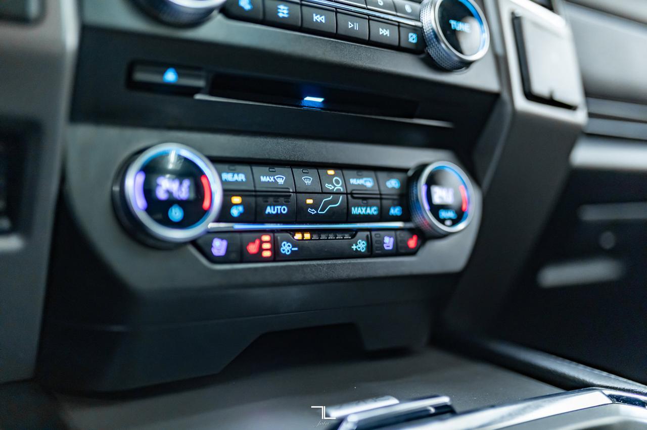 2018 Ford Expedition 4x4 XLT FX4 Leather Roof BCam Red Deer AB