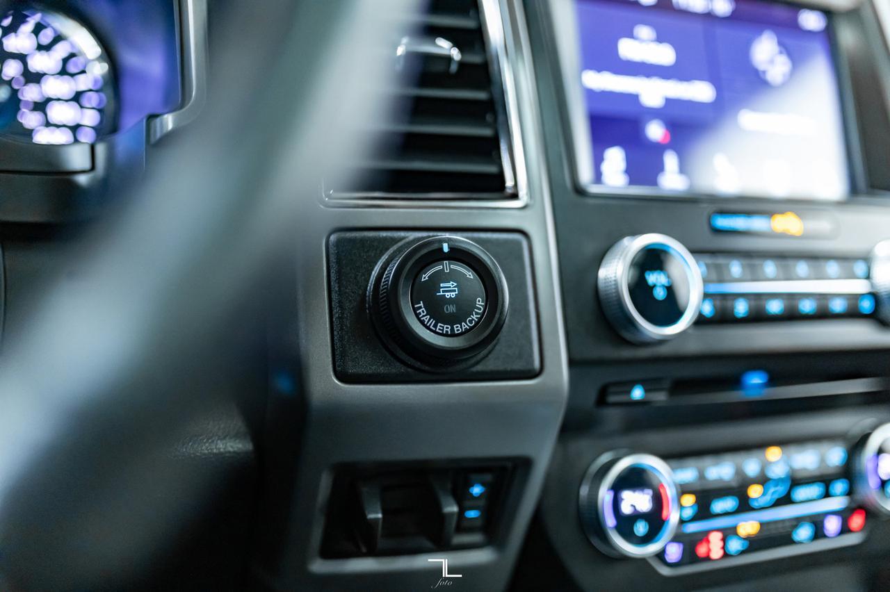 2018 Ford Expedition 4x4 XLT FX4 Leather Roof BCam Red Deer AB