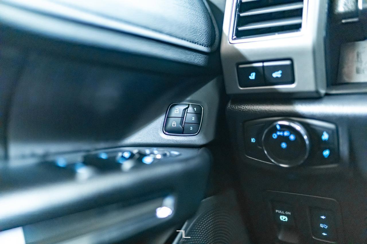 2018 Ford Expedition 4x4 XLT FX4 Leather Roof BCam Red Deer AB