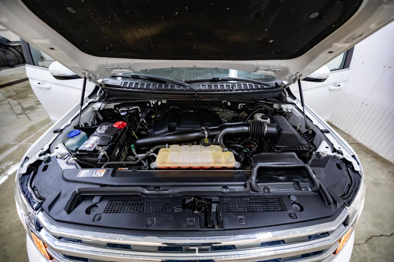 2018 Ford Expedition 4x4 XLT FX4 Leather Roof BCam Red Deer AB